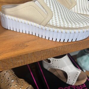 Ilse Jacobsen Beige and White Mules